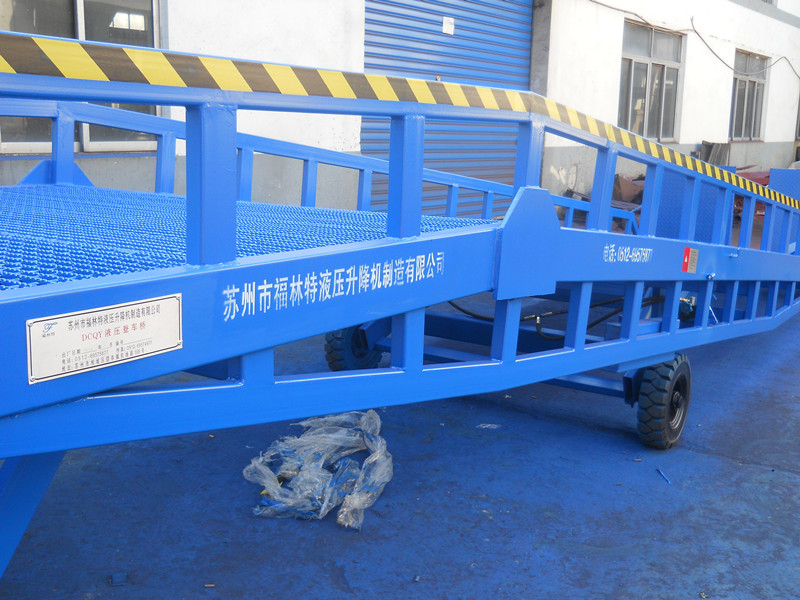 移動(dòng)式登車(chē)橋 集裝箱裝卸貨平臺(tái)